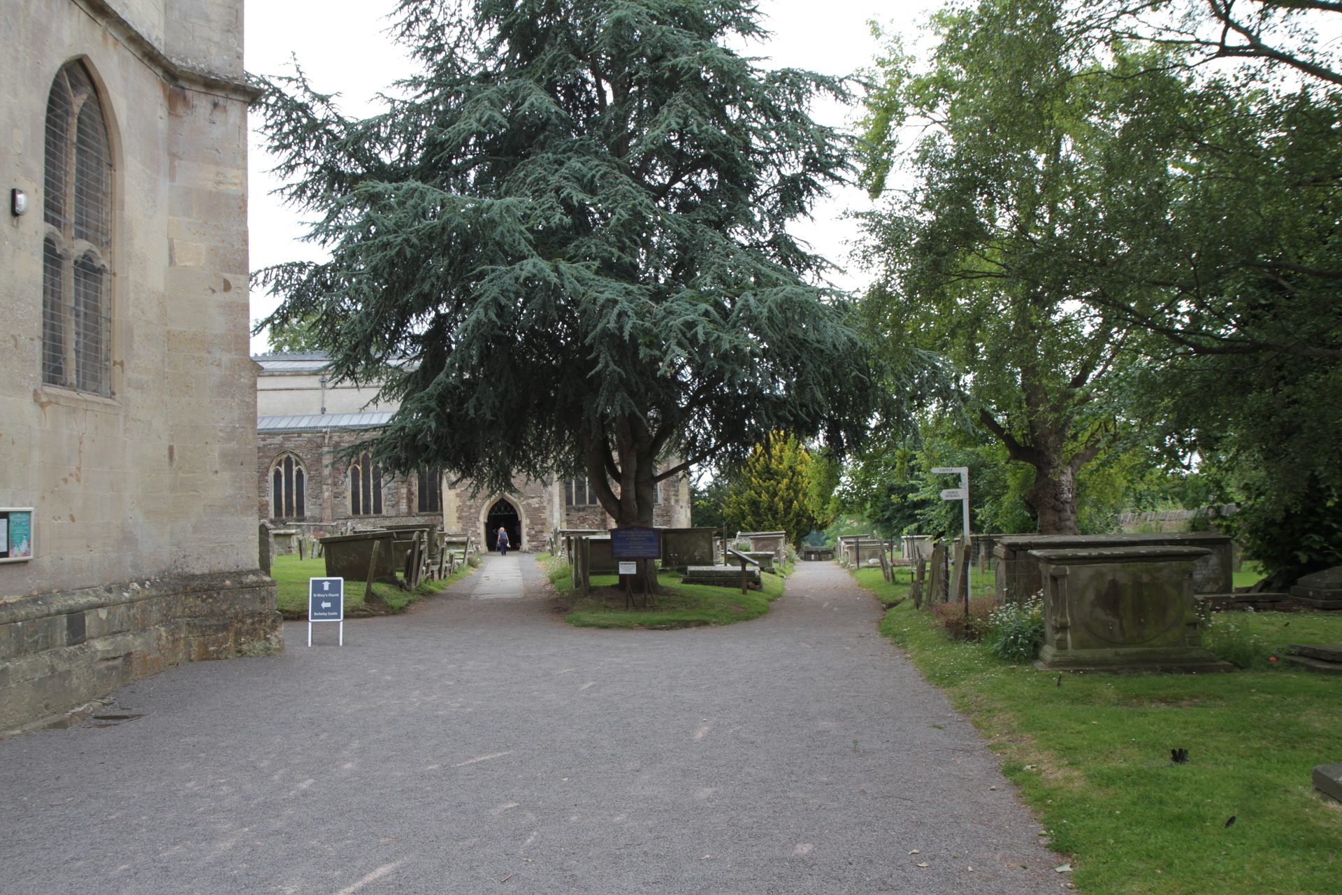 Edward_Jenner_Tomb_Berkeley (10).JPG